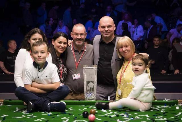 相比之下 相比之下